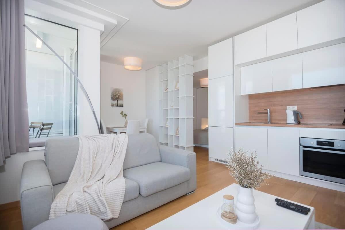 ブラチスラヴァLuxury 1Bdrm On The 28Th Floorアパートメント エクステリア 写真
